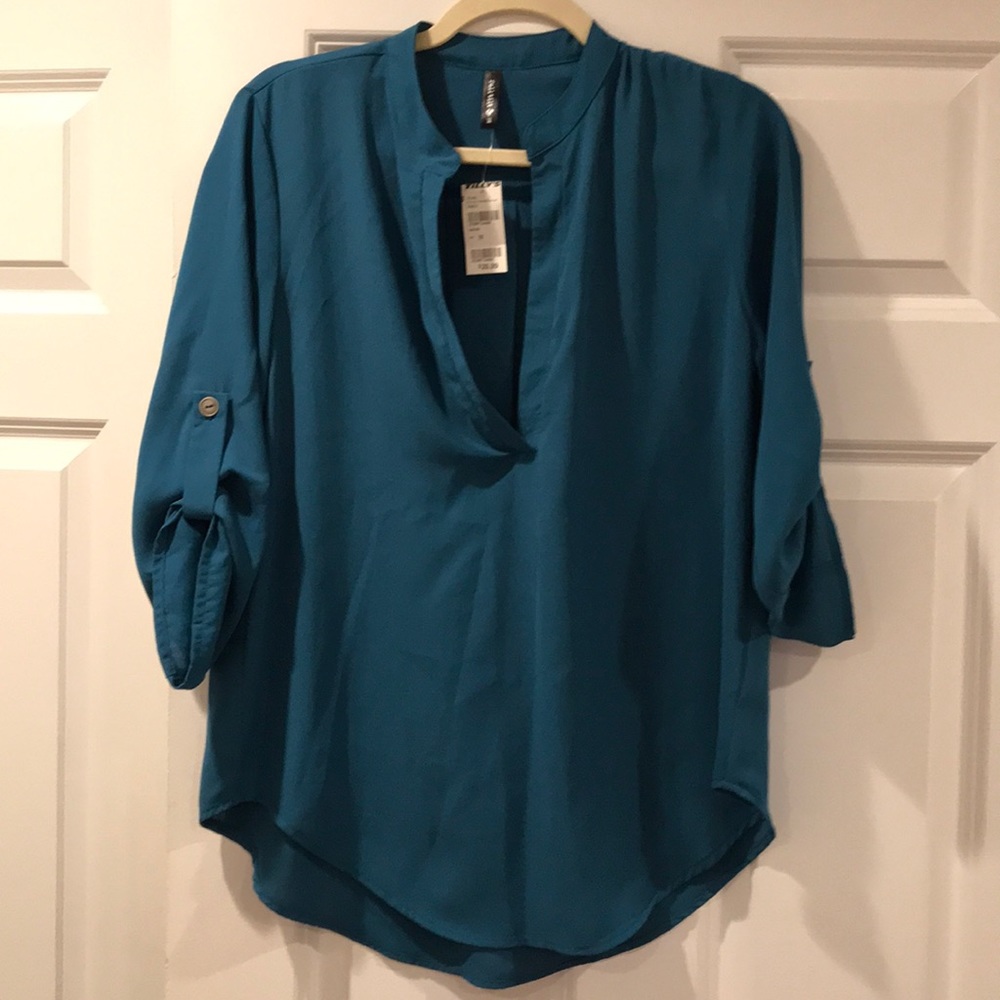 NWT Tilly’s blouse